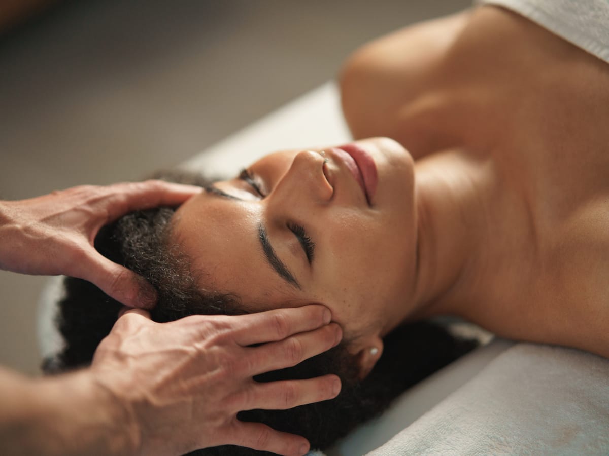Sessão de Massagem Craniofacial na Jinkei, em Balneário Camboriú